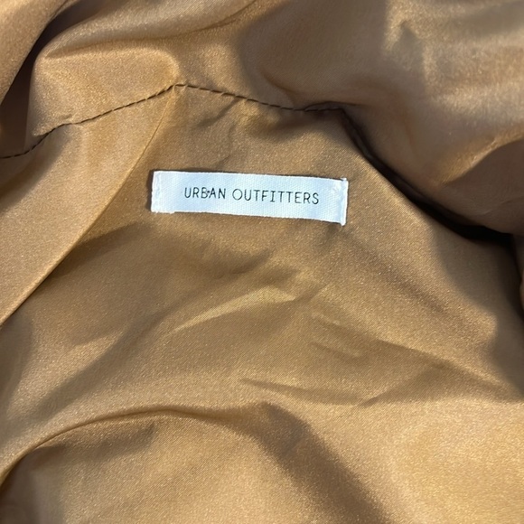 NWOT Urban Outfitters Women's Nylon Quilted Boxy Patchwork Poncho One Size - Picture 7 of 13